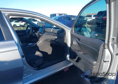 2024 Toyota Camry Le z USA, uszkodzony, nr VIN 4T1C11AK3RU253430